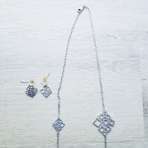 Set Earrings & Long Necklace Silvertone Geometric Costume Jewelry - Picture 4 of 12